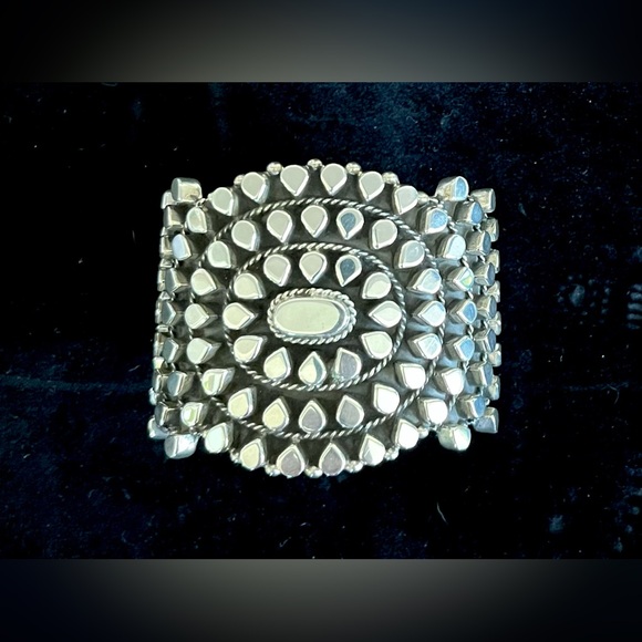 Sterling Silver Cuff Bracelet. Gender neutral. - Picture 2 of 12